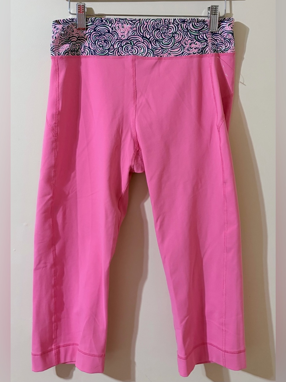 Lilly Pulitzer Luxletic Hot Pink Capri Crop Leggings with Patterned Waistband L